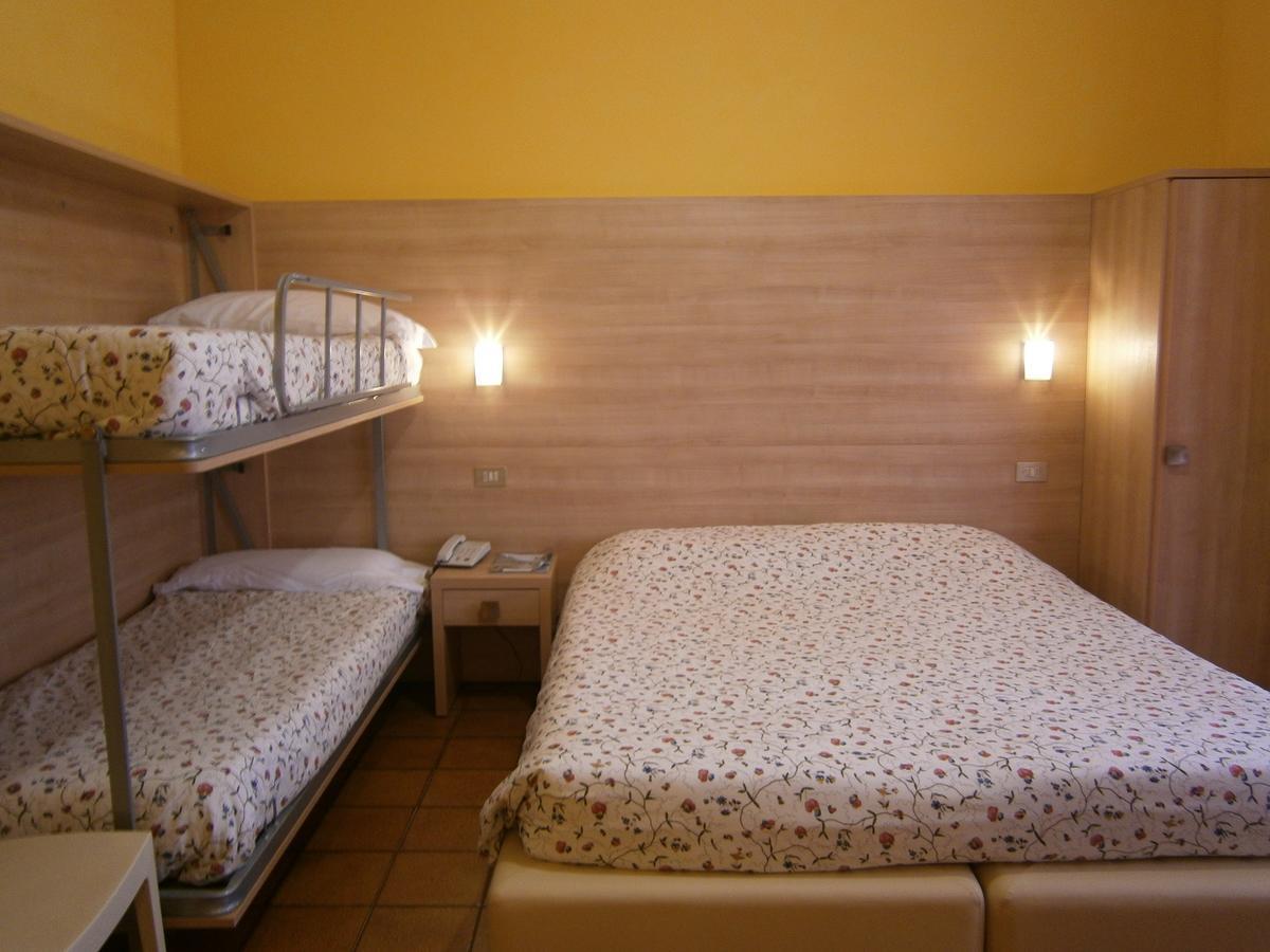 Hotel Chiara Сирмионе Экстерьер фото